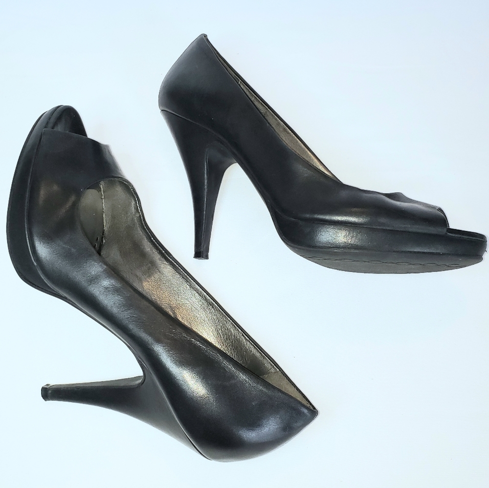 Gianni Bini black leather peep toe heels size 10
